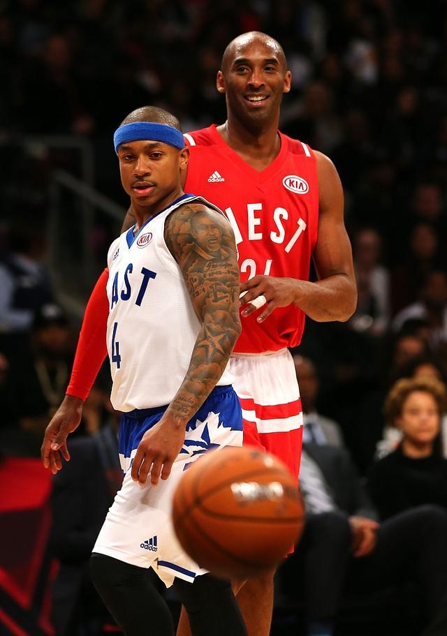 她以出色的 她以出色的