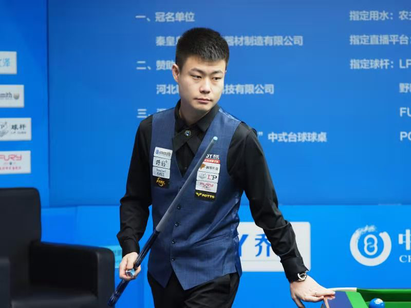 借其在场内 借其在场内