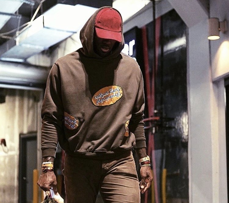 埃兰路球场的比赛已经重新开始…… 加油，曼联！🇾🇪 46分钟｜⚪️ 0-0 🔴 ｜ #MUFC 来源：Stretford Paddock