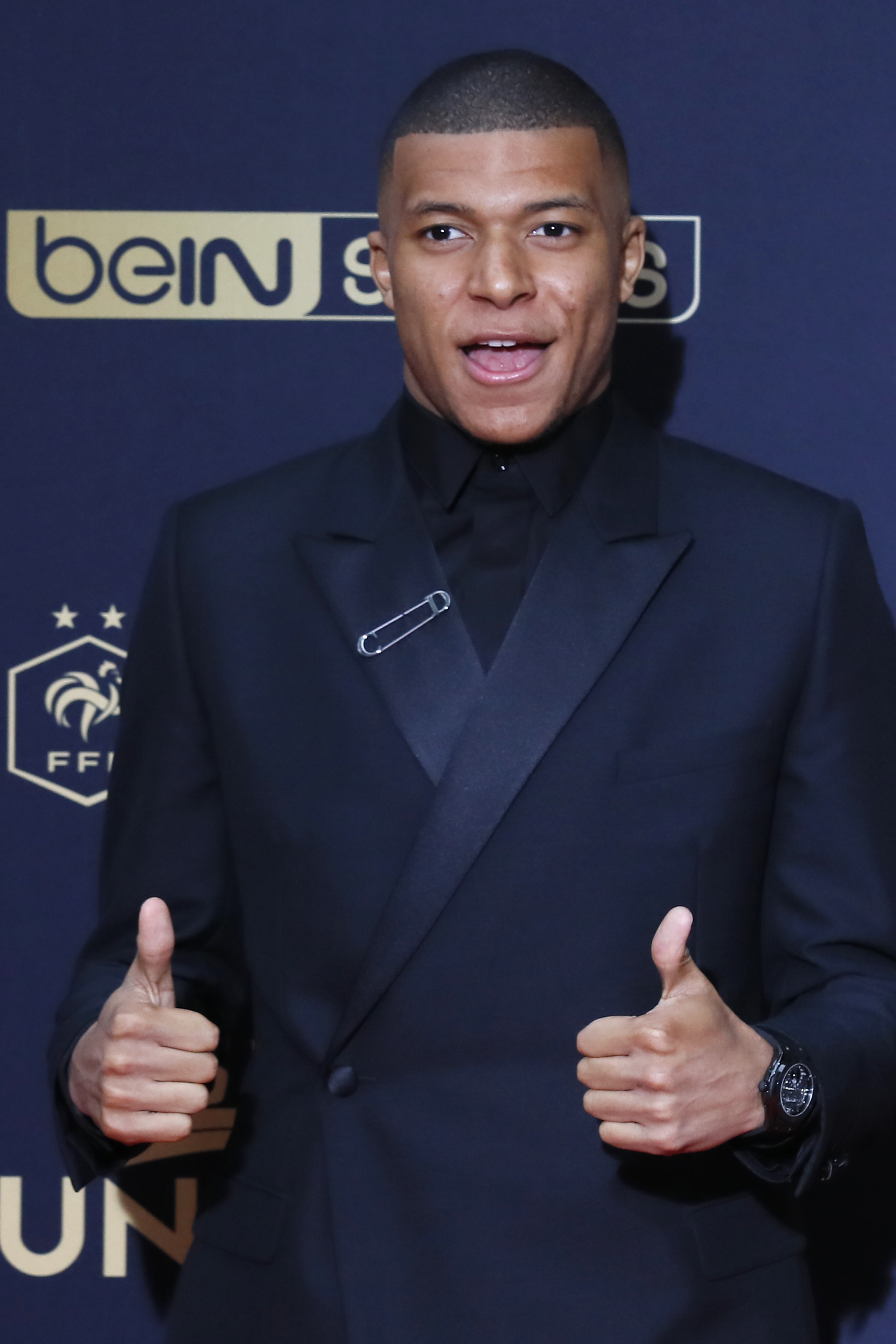 一个边角传 一个边角传